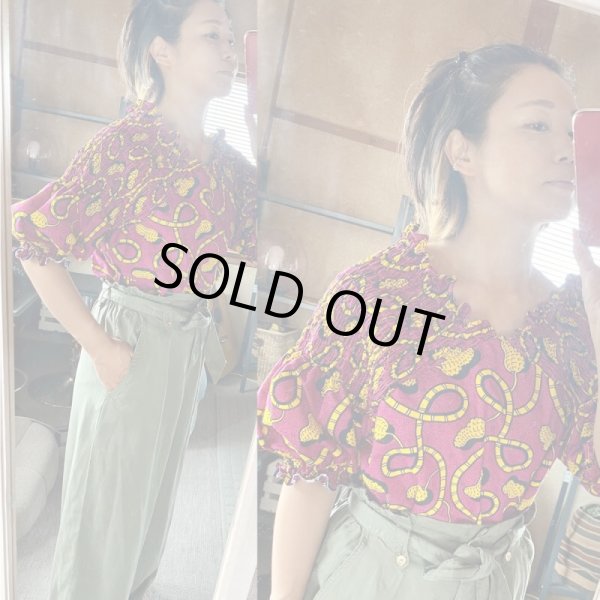 画像2: 即納★送料無料★Vシャーリング2wayトップス（５分パフスリーブ） (2)